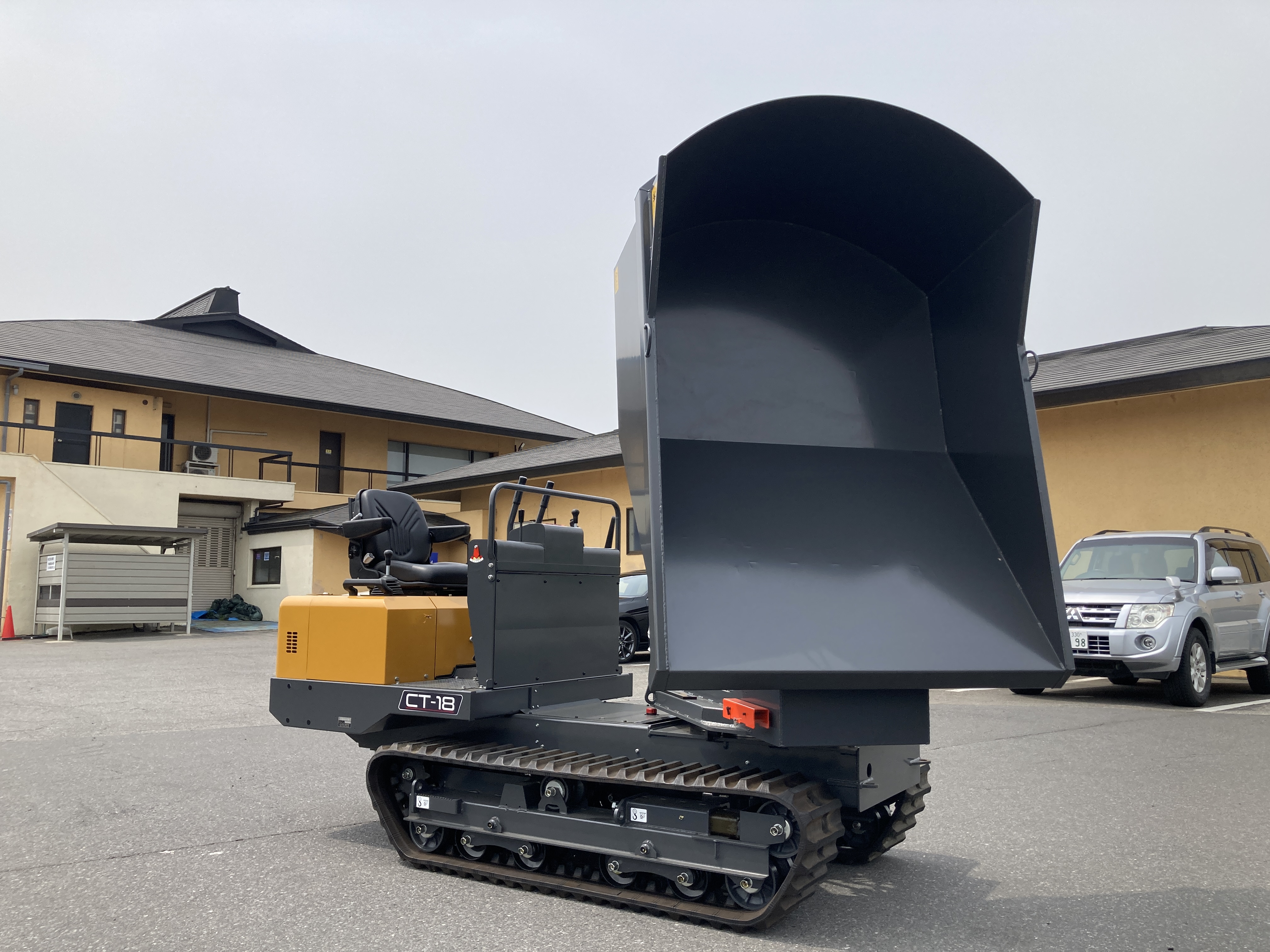 180 degrees rotatable sealed bucket